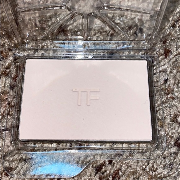 Tom Ford Other - NWOB Tom Ford illuminating powder- Lilac